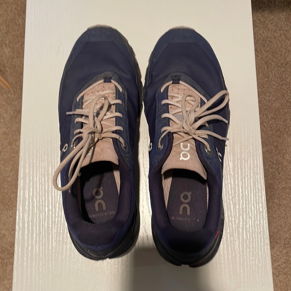 Womens 8.5 On Running Cloudventure